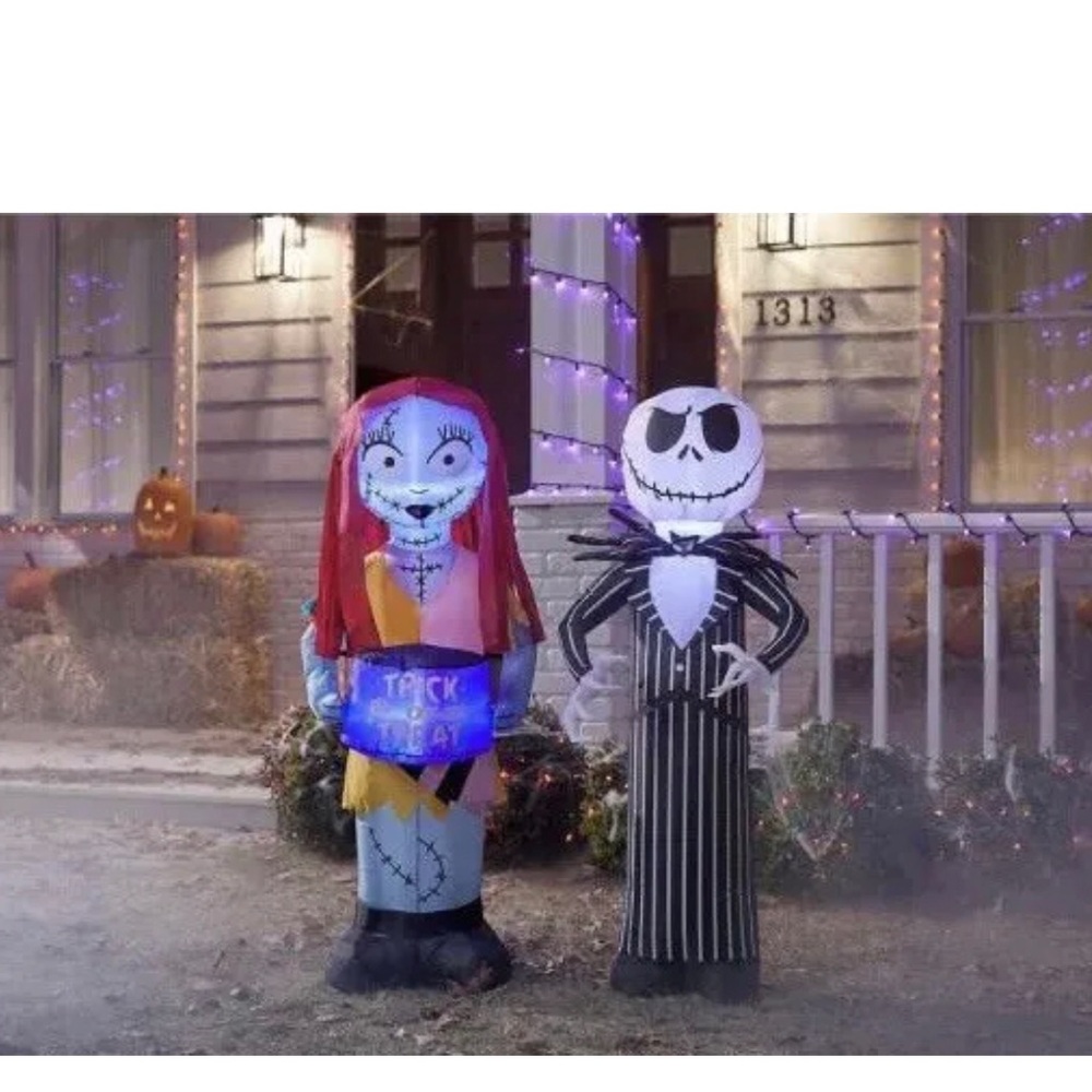 New Disney 3.5 ft. Jack Skellington and Sally Airblown Halloween Inflatables